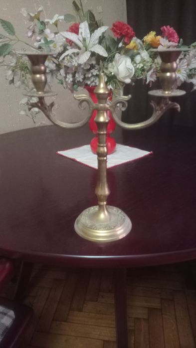 Продаю красивый латунный подсвечник.