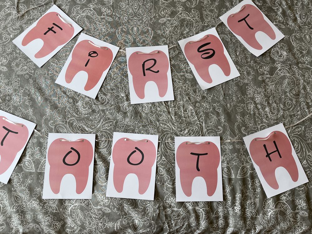 Надпис FIRST TOOTH ( първо зъбче)