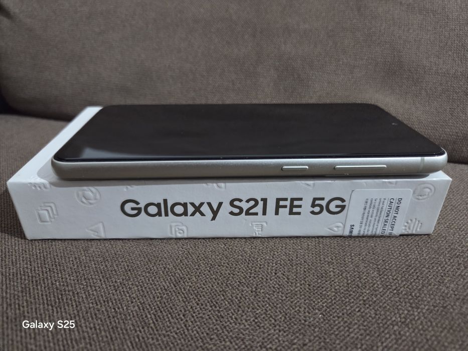Смартфон Самсунг S 21 Fe