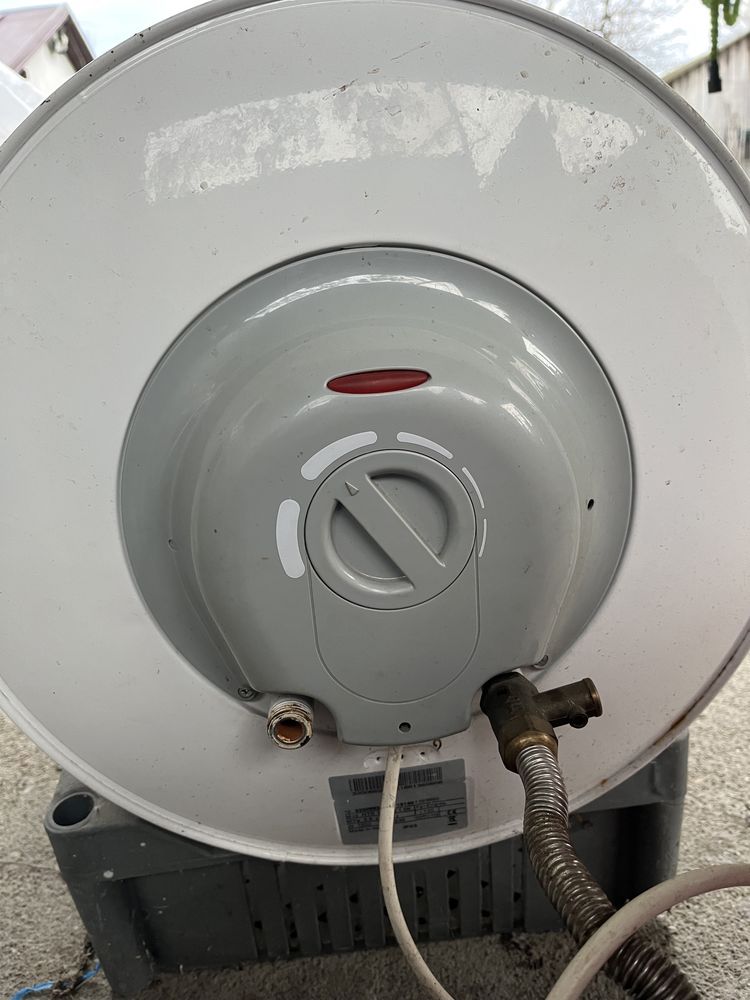 Boiler electric pentru apa calda