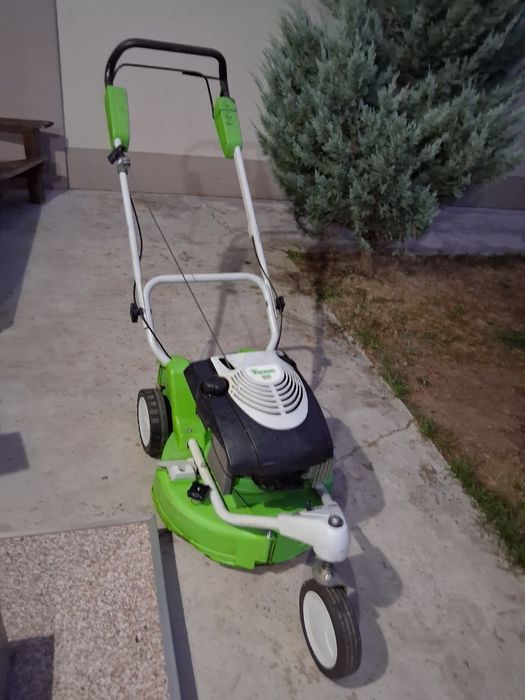 Vând mașină de tuns gazon Viking.