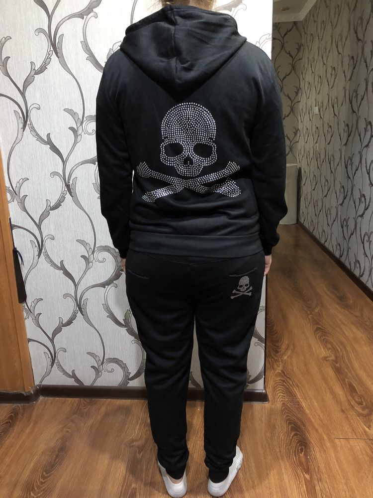 Мужской спортивный костюм