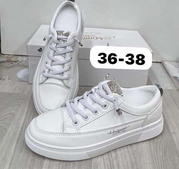 Женская кроссовка