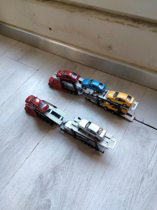 Vând 73 de mașinuțe HotWheels