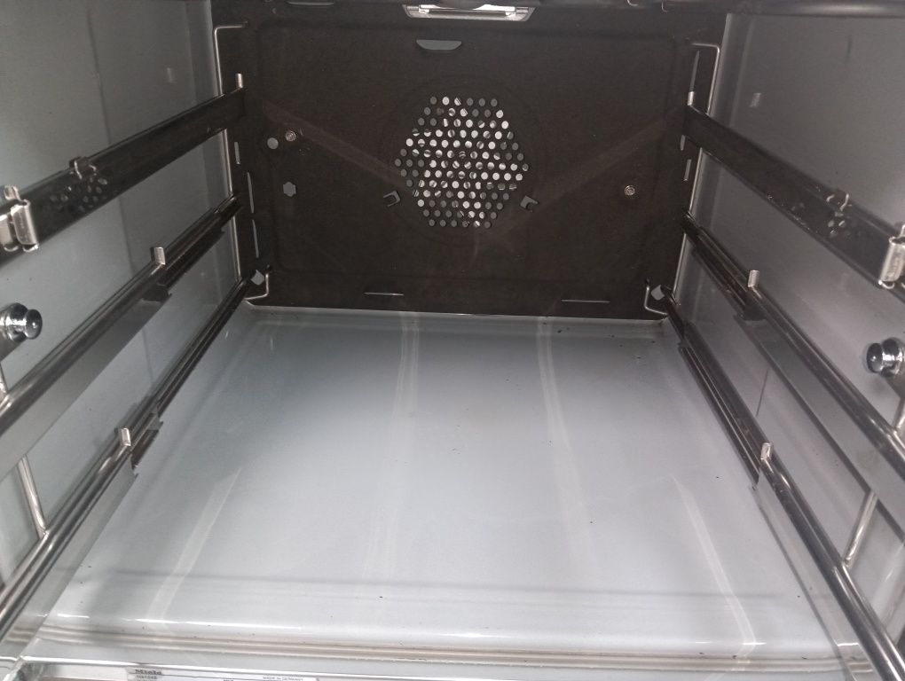 Уникална бяла печка за вграждане Миеле Miele  с 2 години гаранция!