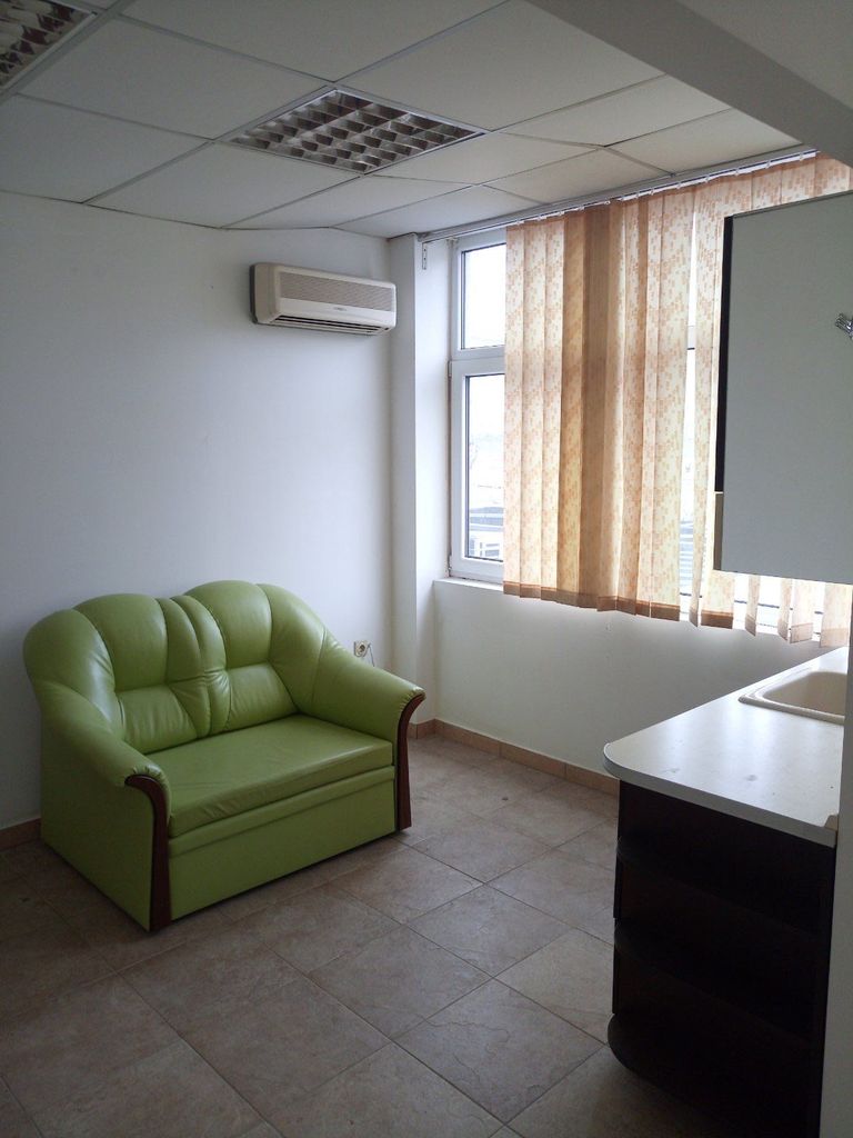 Дава се под наем Офис в Варна, Младост 1 - 25 кв.м за 357 € - Снимка #1