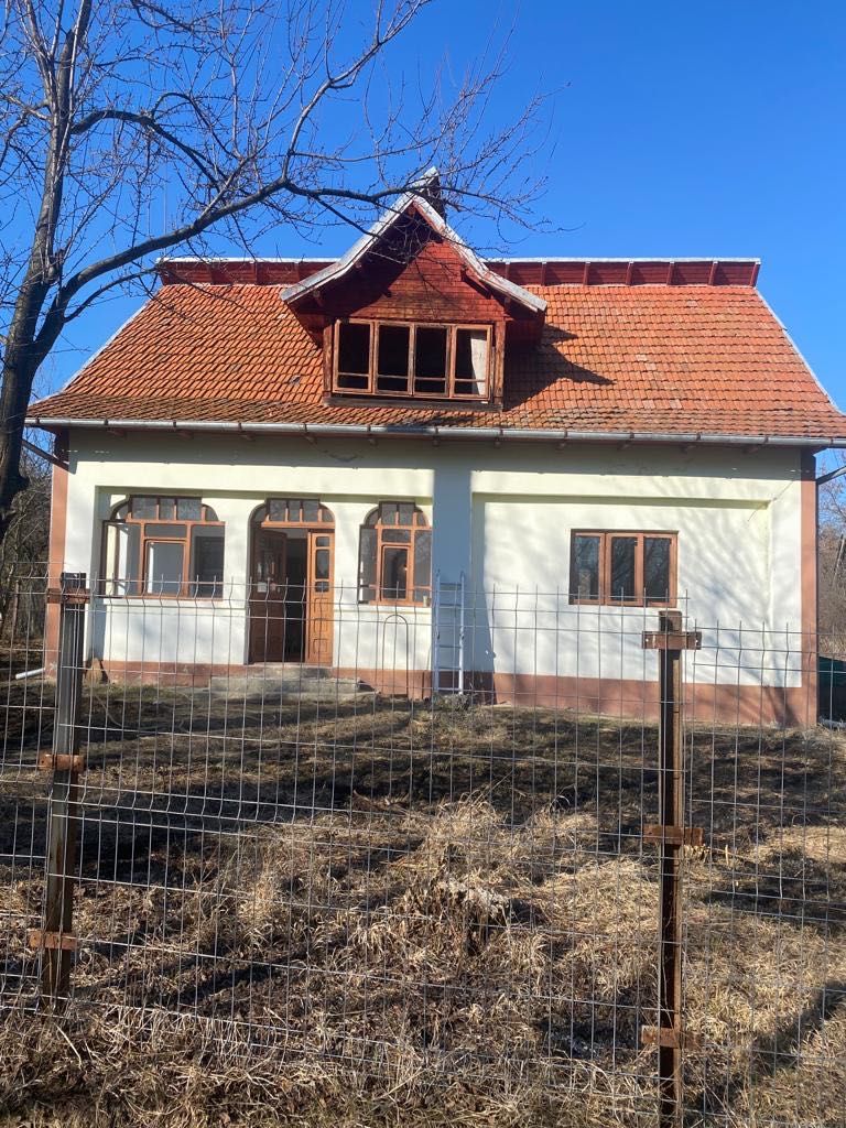 Vând casa + teren in comuna Ciofrângeni Argeș