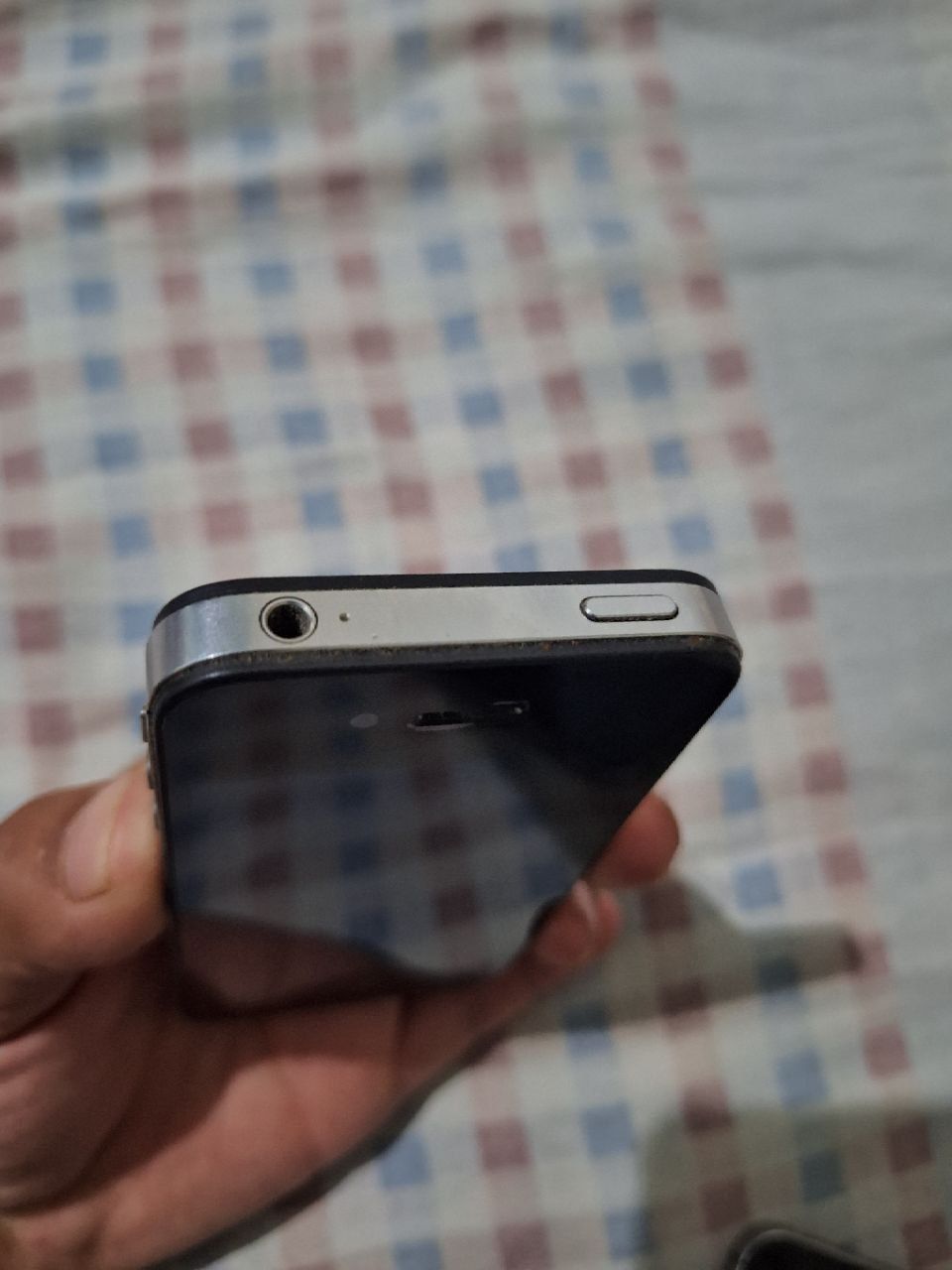 Iphone 4s narx:300000
Holati:tiniq 
Kamera:udar 
Hotira:16GB
IMEI: o't