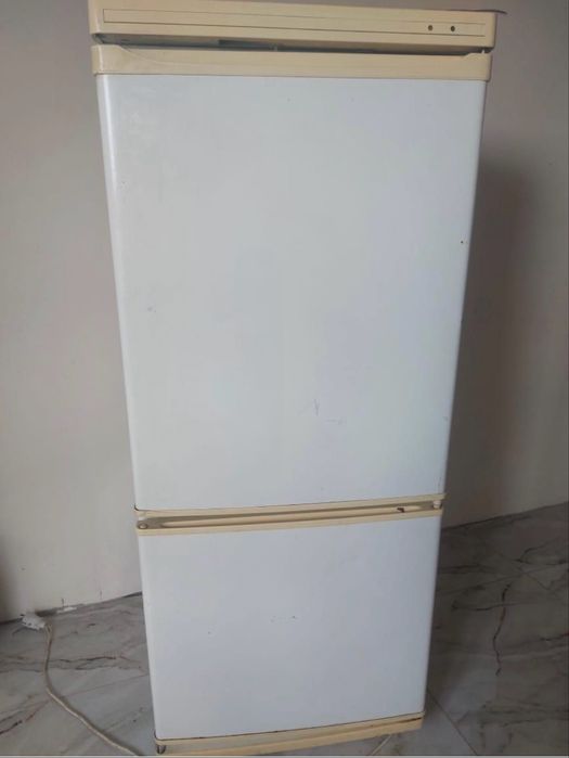 Холодильник рабочий Бирюса