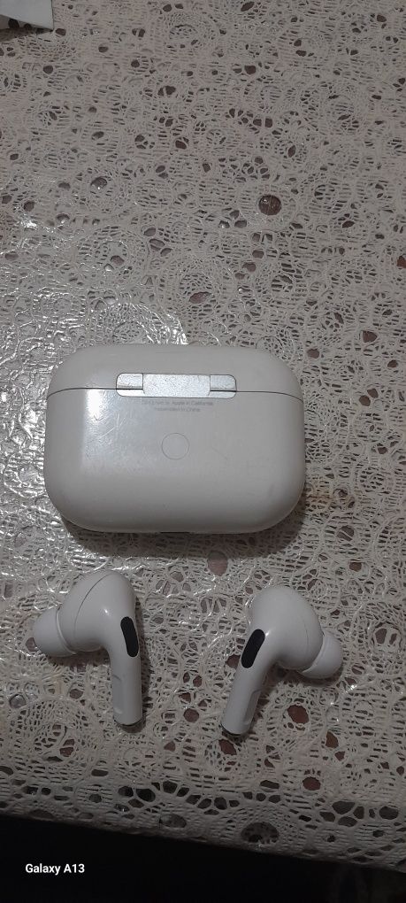 AirPods pro white