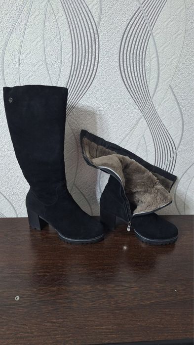 Срочно продам зимние сапоги