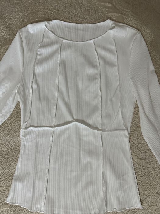 Две еднакви блузи