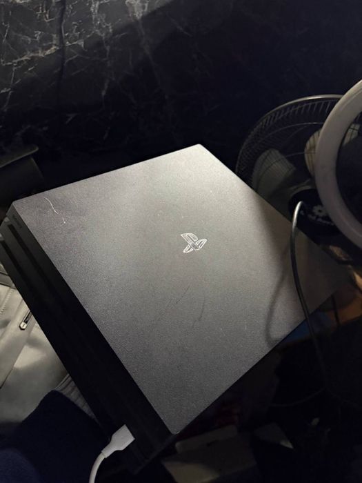 PS 4 pro 1TB xolatlari ideal karobka dakumentlari bor