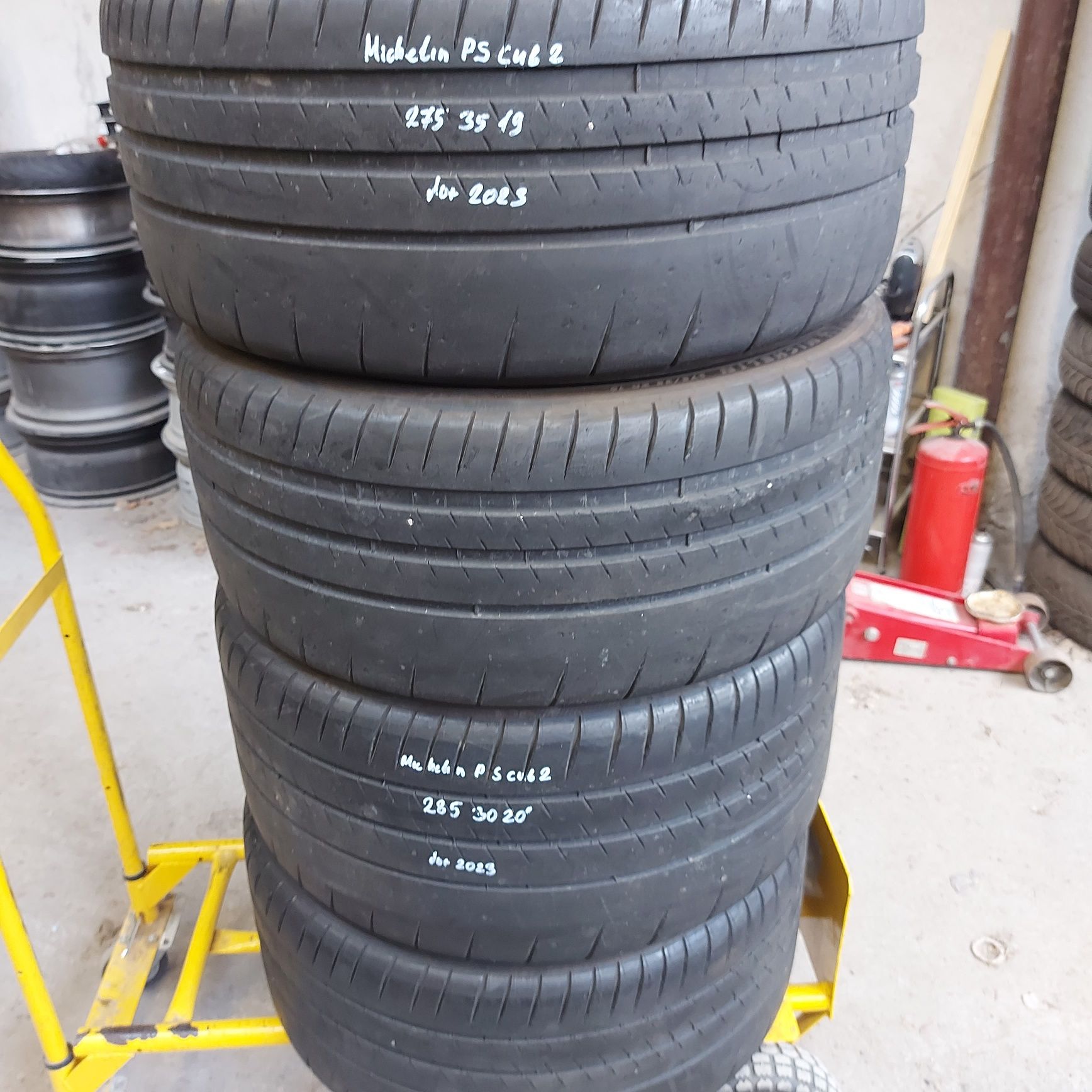 275/35/19"-285/30/Michelin pilot sport cub2.