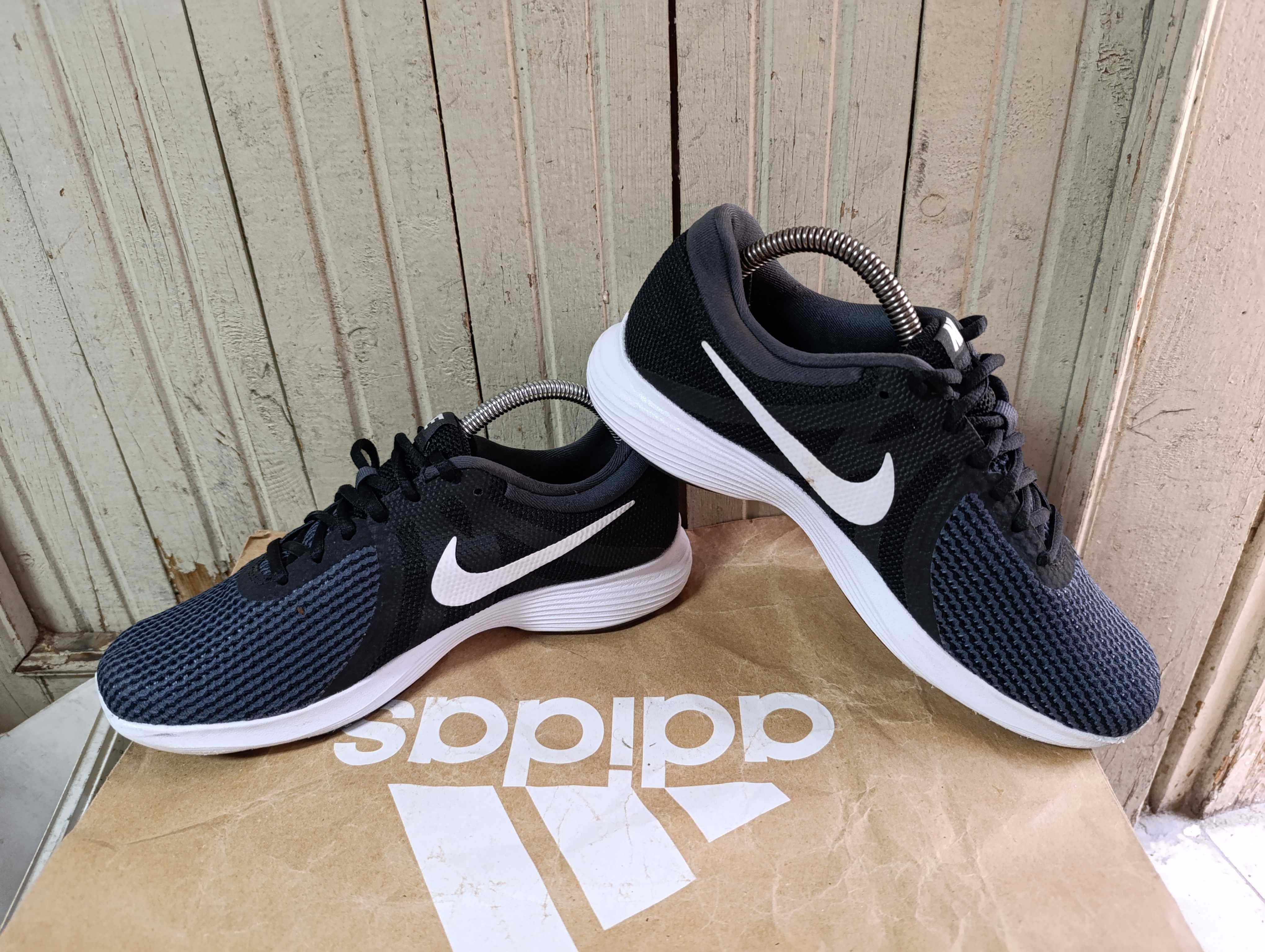 ''Nike Revolution 4''оригинални маратонки 41 номер