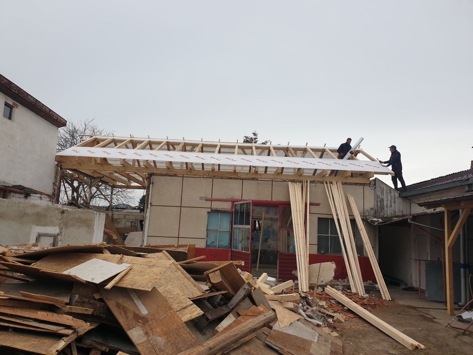 Acoperisuri reparații curățare acoperis vopsire acoperis