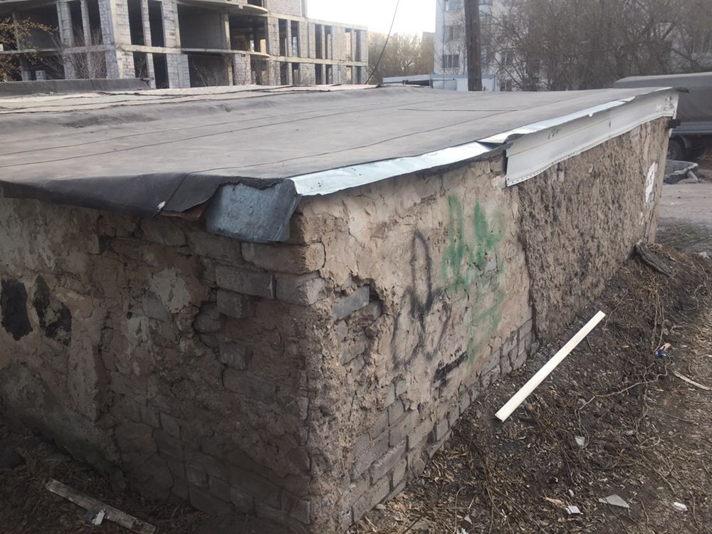 Гараж в центре города, пересечение улиц Богенбая-Сарыарка.
