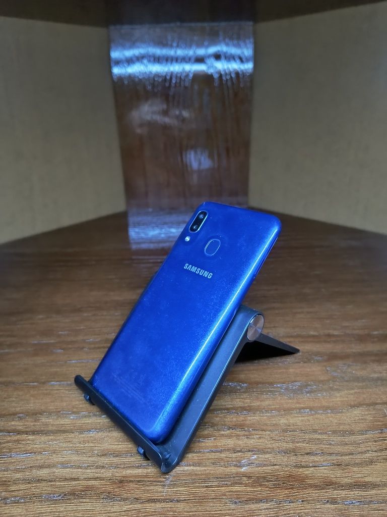 Vând Samsung A20E