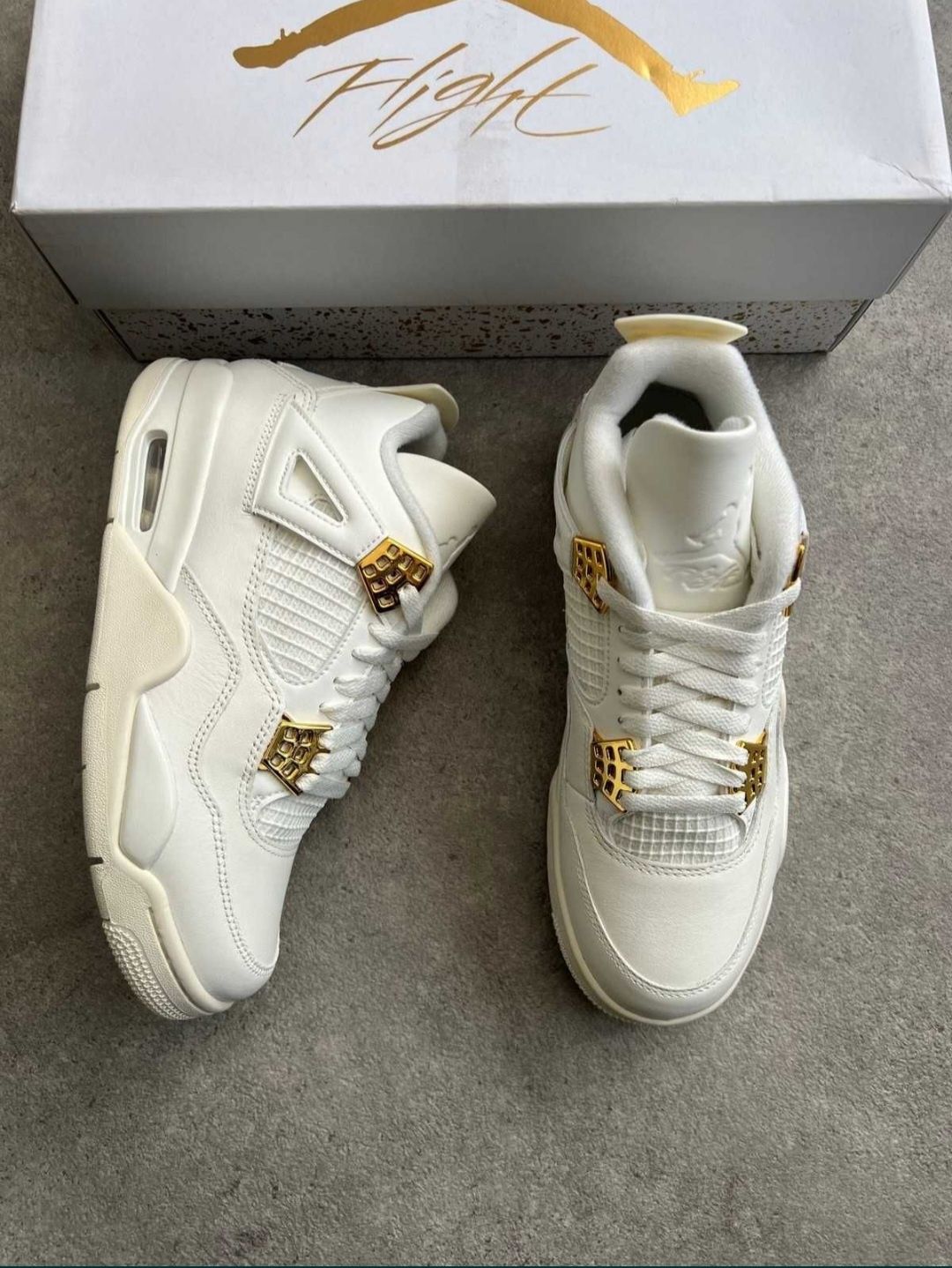 Jordan 4 Metalic Gold