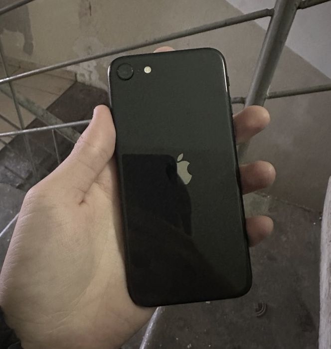 iPhone se 2020 продам,обмен