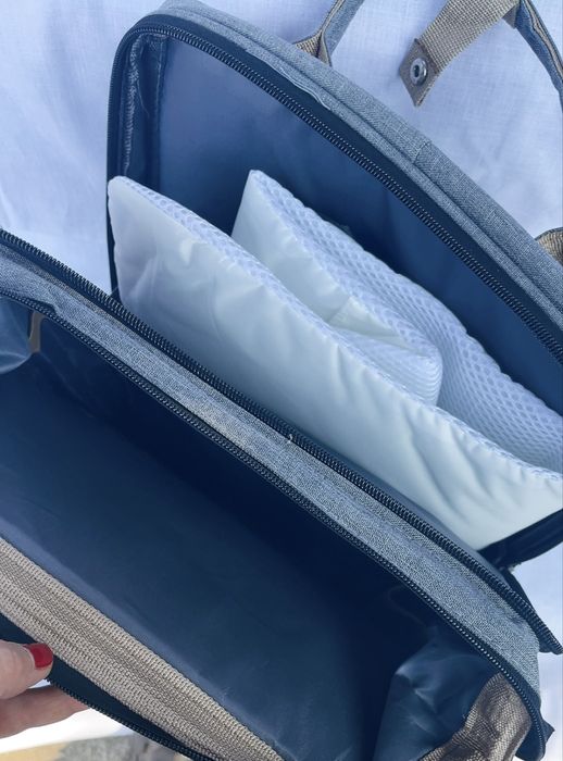 Раница с място за повиване на бебе