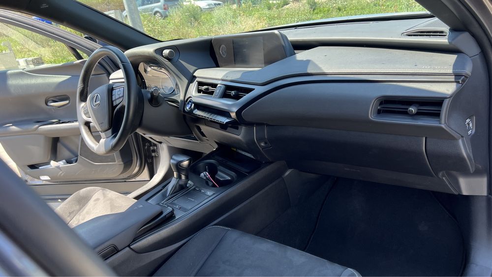 Lexus UX250h 4x4 INTEGRALA 24000€+TVA deductibil