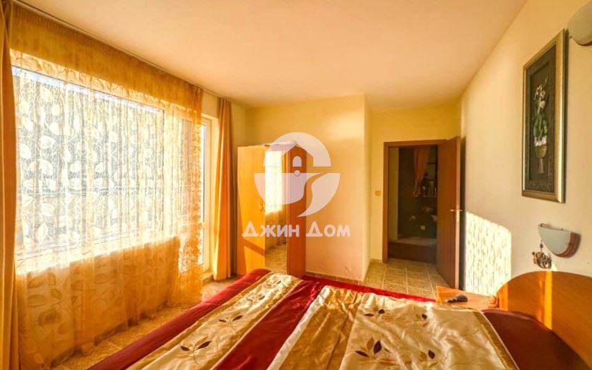 Просторен тристаен апартамент с ПАНОРАМА МОРЕ в к-с Рутланд Бей, Равда