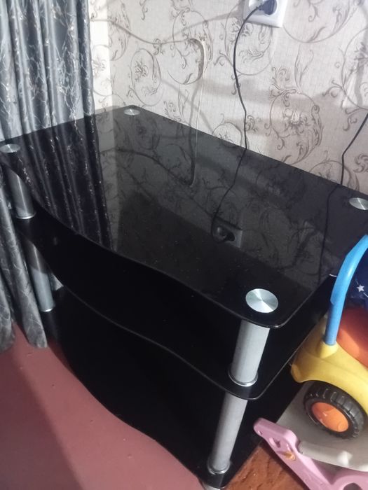 Стеклянный столик