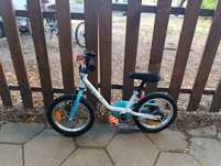 Продавам детско колело с помощни колела 14" btwin