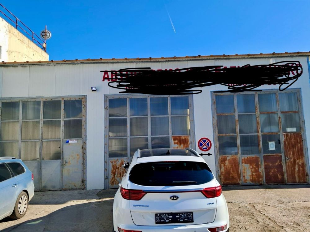 Продавам метални гаражни врати подходящи за сервиз