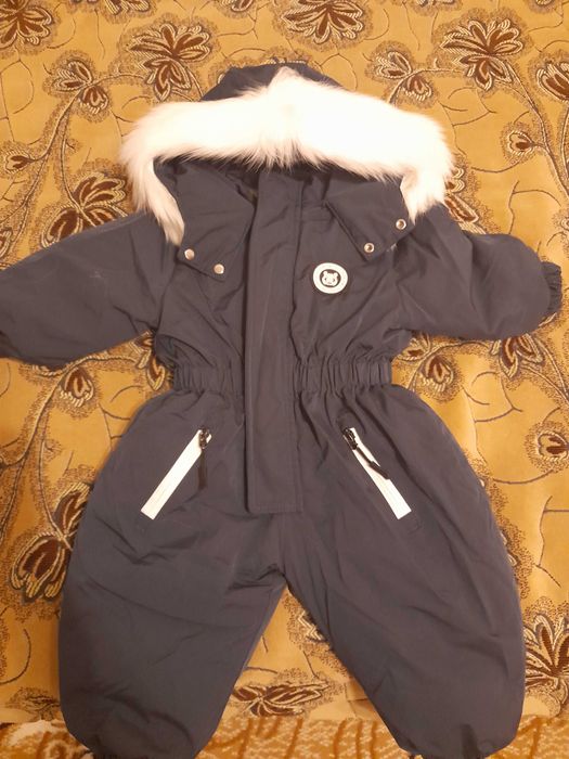 Продам детский зимний комбинезон.
