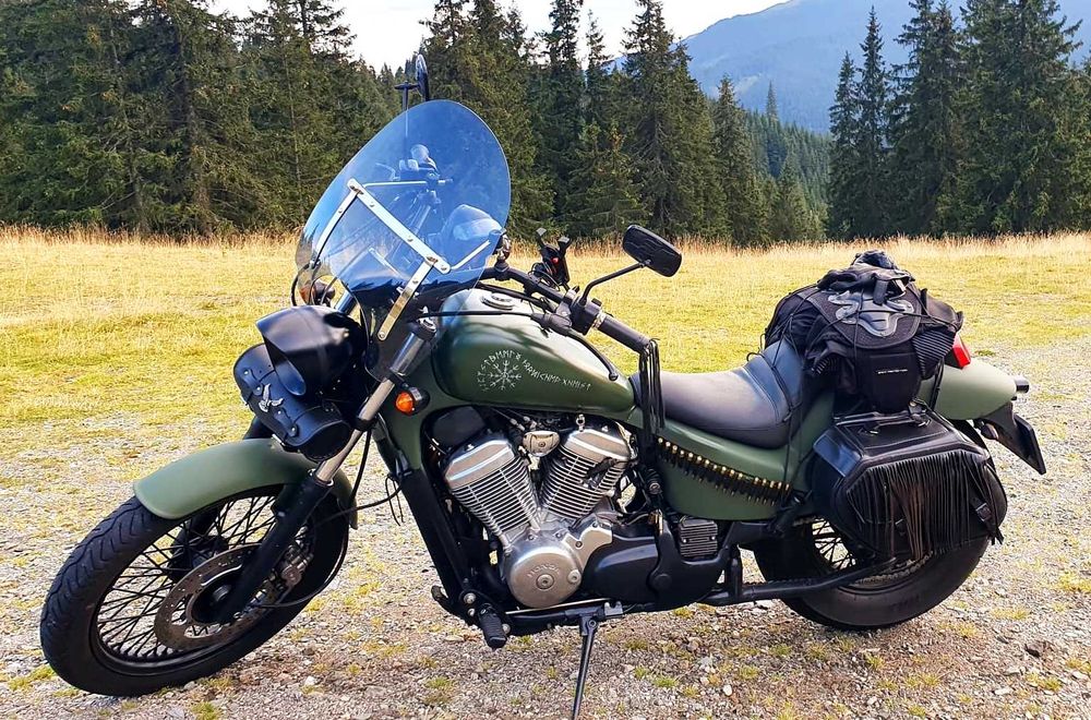 Honda Shadow VT 600 CX cu personalitate unică, stil militar
