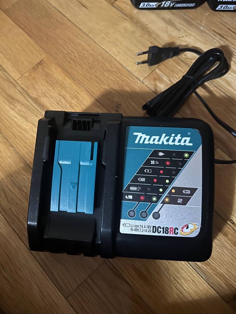 Аккумуляторный ударный гайковерт Makita DTW190