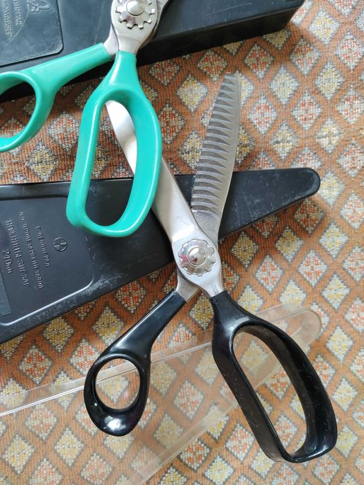 Продавам Професионални Ножици Зиг-заг – 2 броя, нови