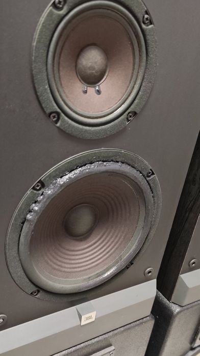 Boxe JBL XE3  3 căi , sunet clar si puternic , fidelitate