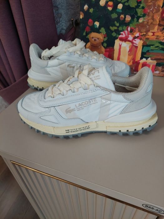 Продам кроссовки  Lacoste.