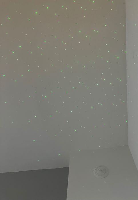 Продавам парти прожектор с вградени тонколони