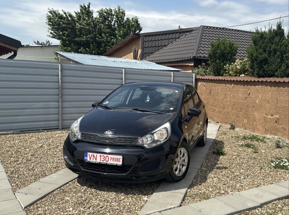 KIA RIO III Hatchback 2013