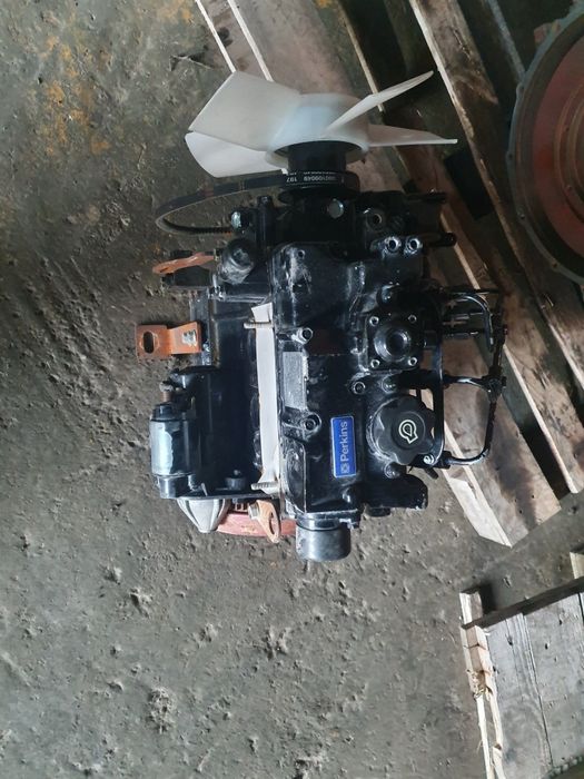 Perkins 1cx sau Caterpillar