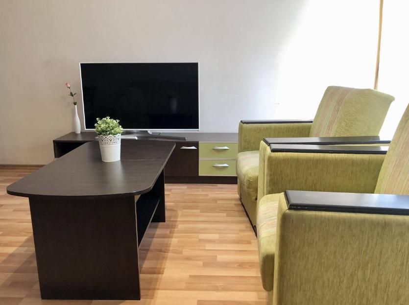 Дава се под наем Тристаен апартамент в Пловдив, Младежки Хълм - 110 кв.м за 700 € - Снимка #1