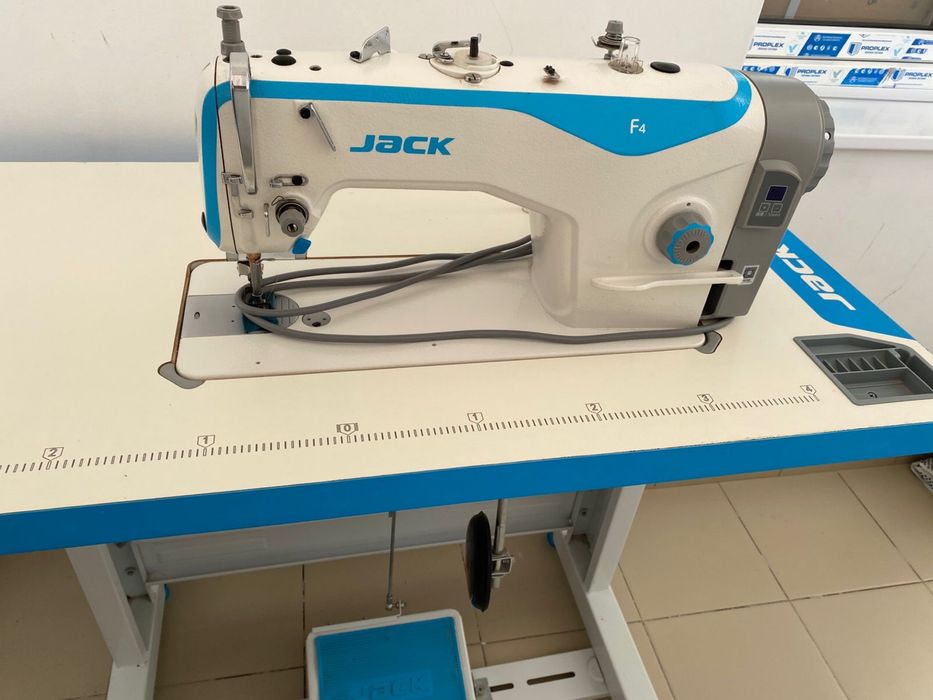 Швейная машина Jack JK-F4 белый +стол швейной машинки комплектом