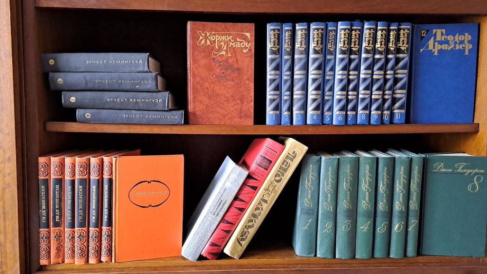 Продам подписные издания зарубежных писателей.