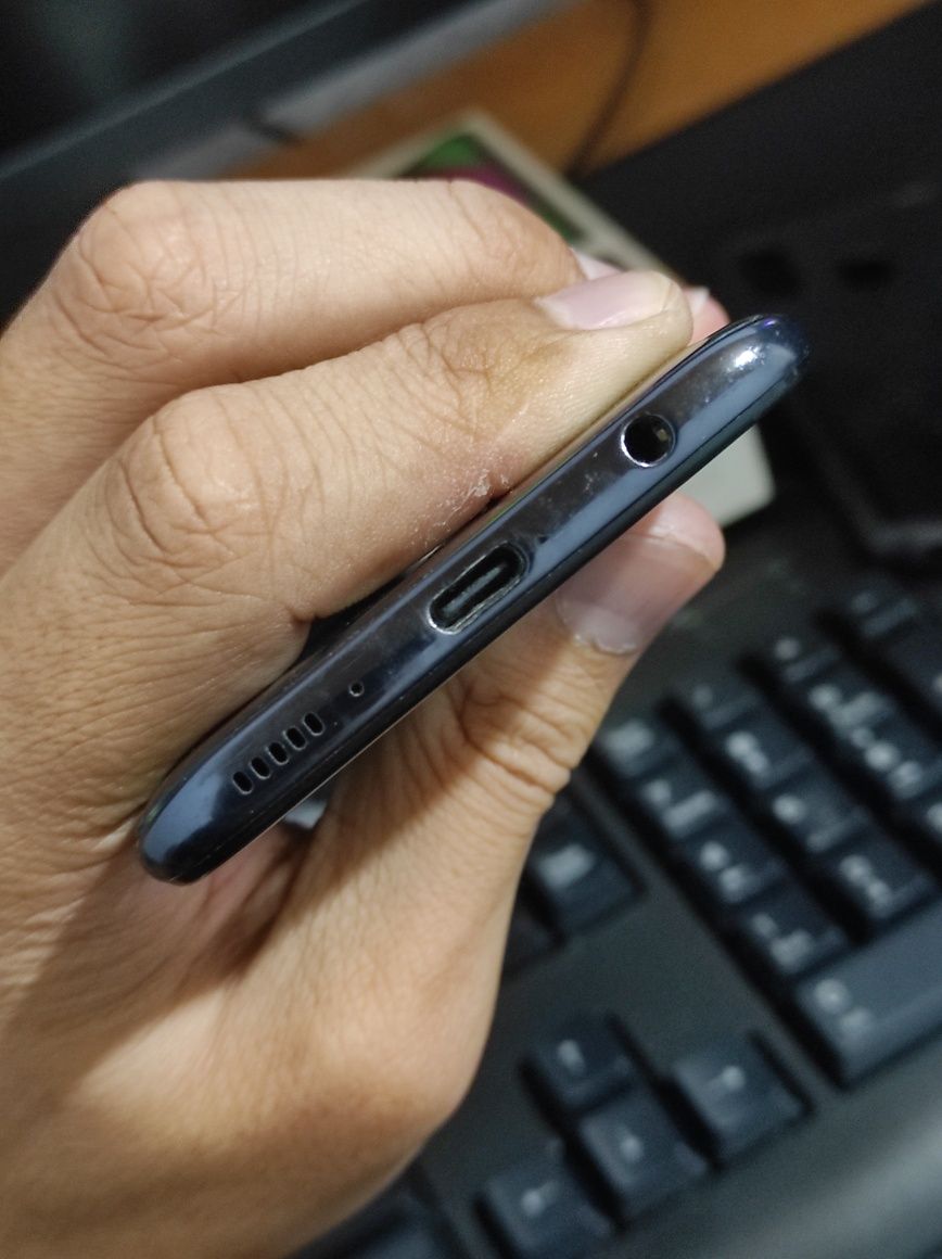 Samsung A40 64 gb sotiladi
