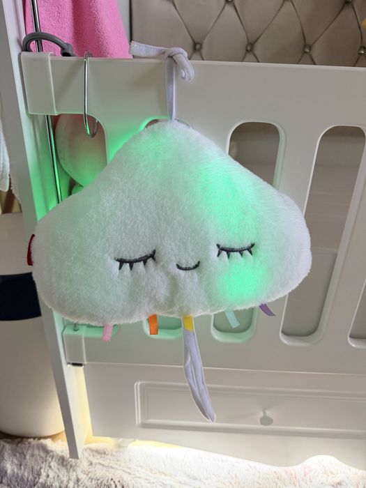 Fisher Price NEWBORN Плюшено облаче с бял шум , звуци и светлини.