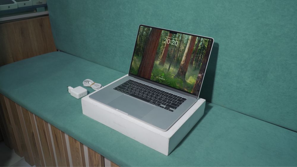 Macbook Air M2 15.2 inch Full Box