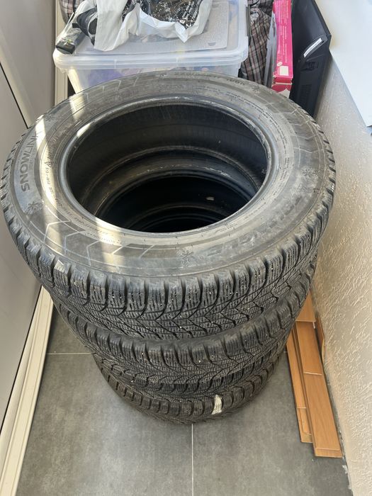 Продам зимние шины липучка в отличном состоянии