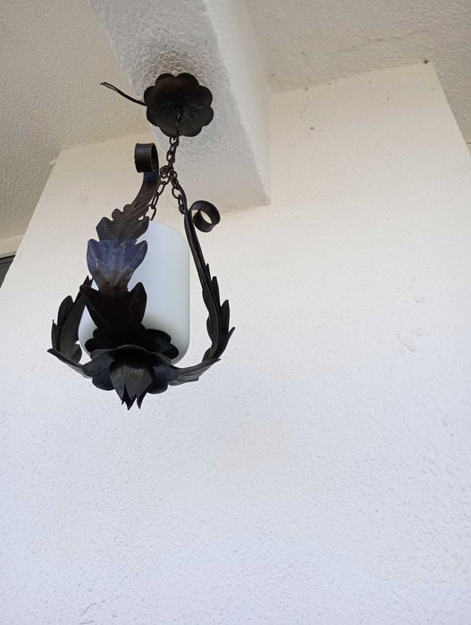 Стар полюлей еденичен от ковано желязо