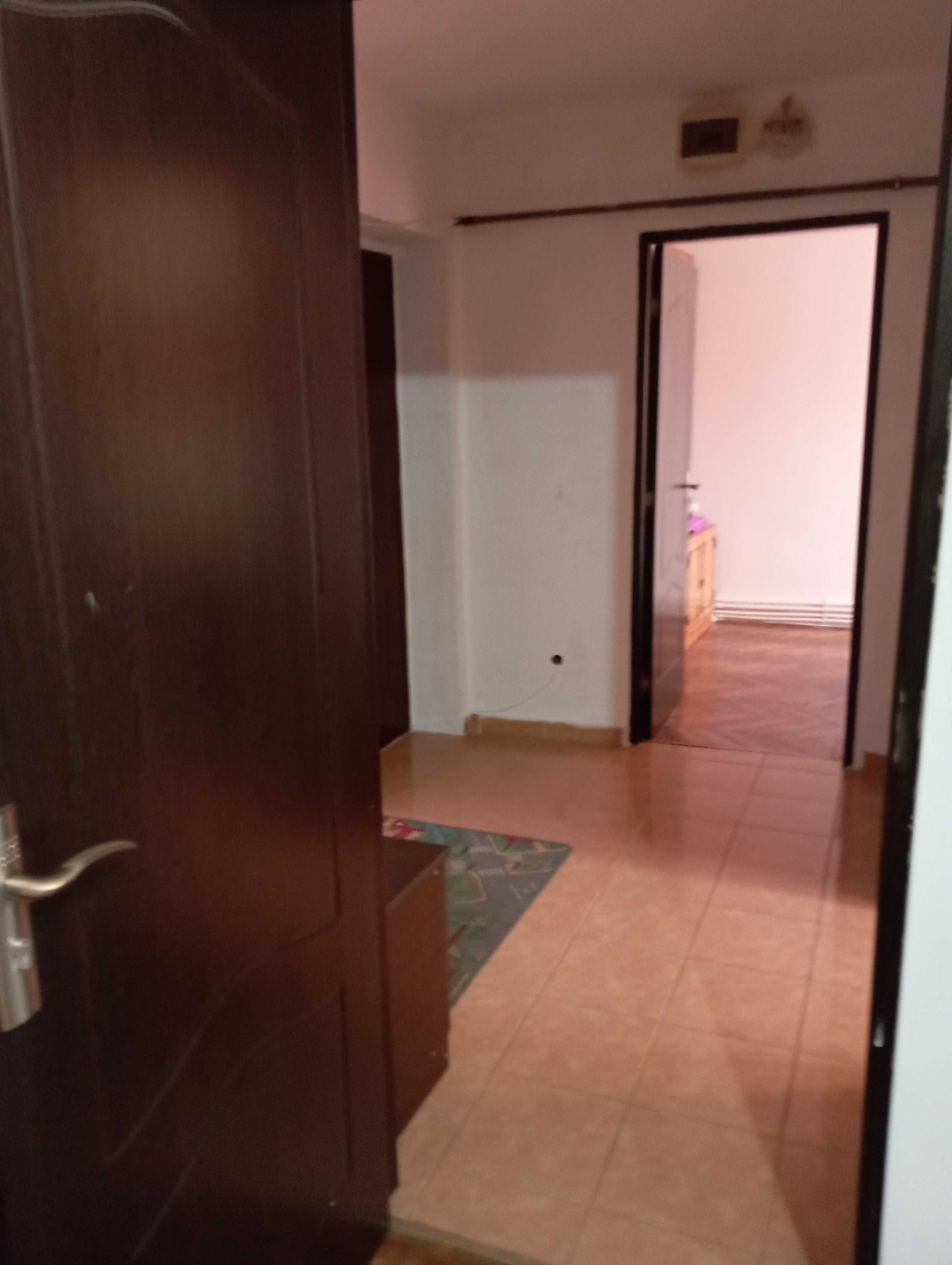 apartament 3 camere semidecomandat gojdu