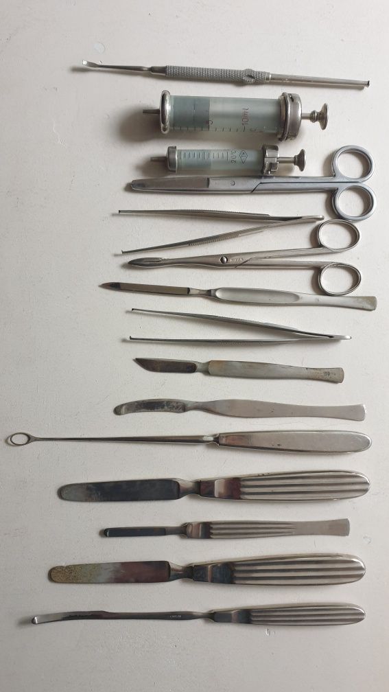 Ustensile medicale vechi bisturiu seringa