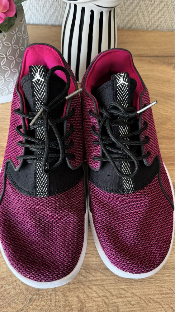 Нови дамски маратонки Air Jordan номер 37.5